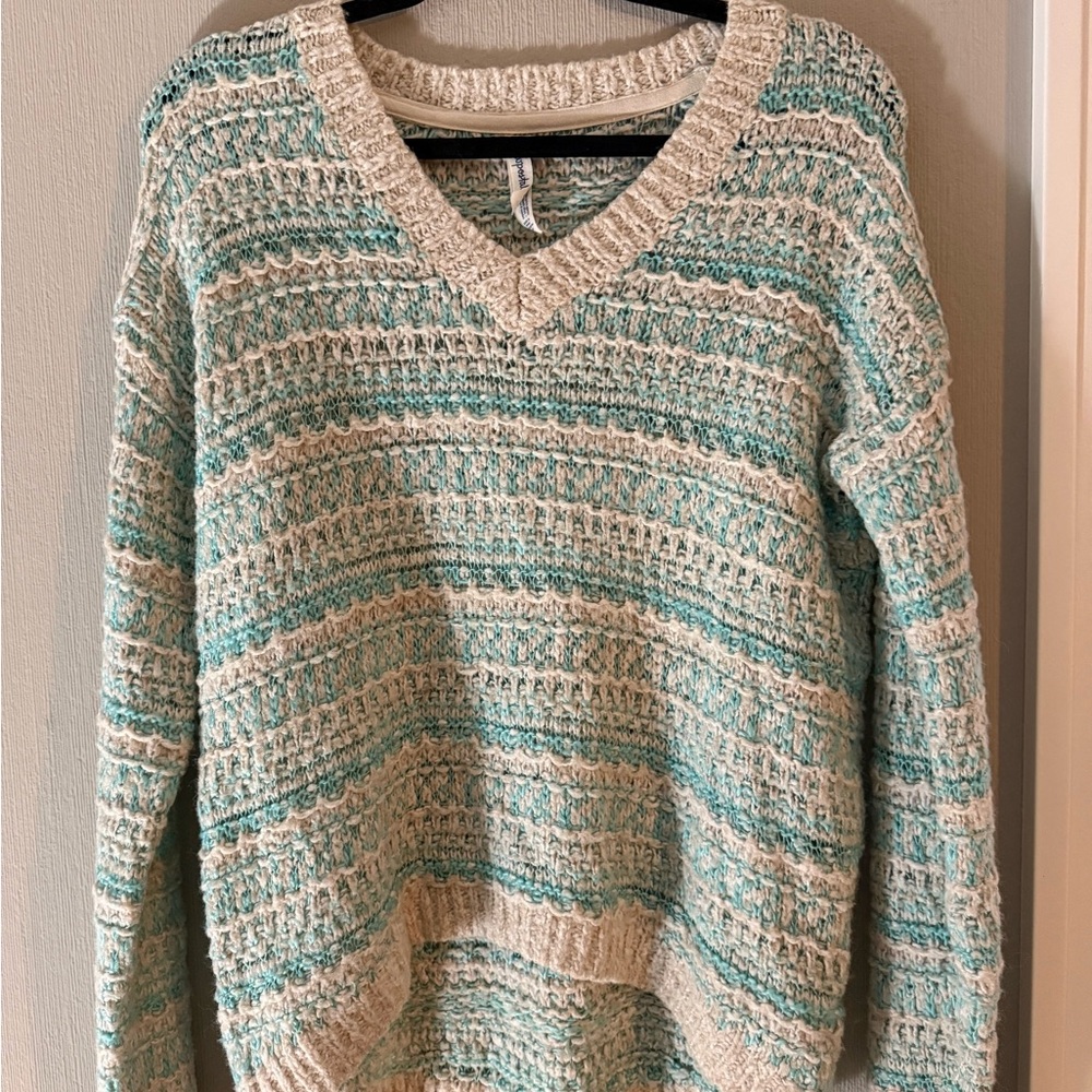 Aeropostale V-Neck Sweater in Cream and Teal